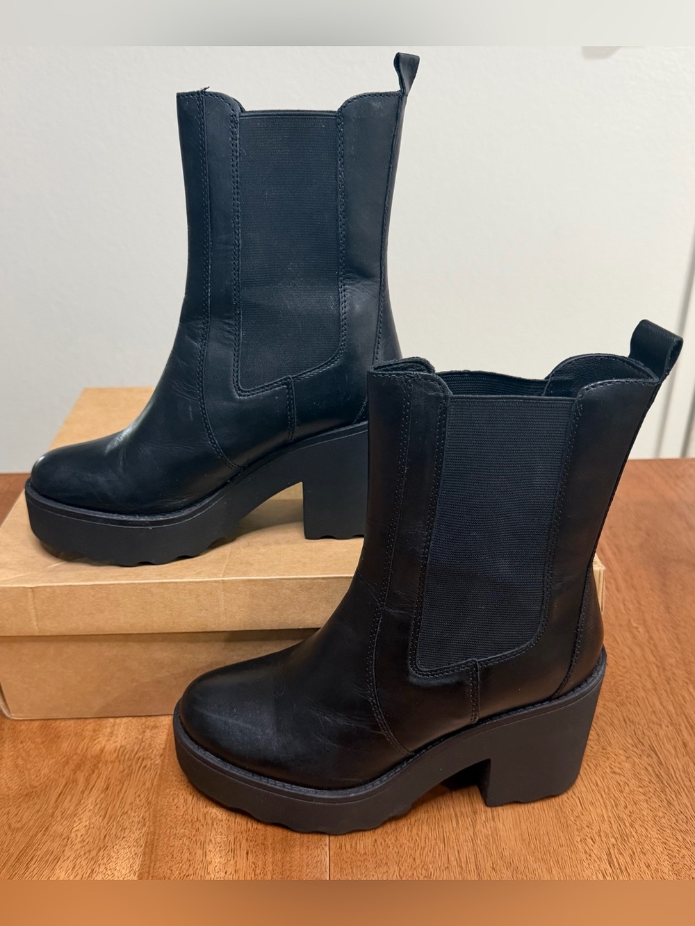 Steve Madden - Andara Women’s Leather Slip On Chelsea Boots | All Black | Size 9